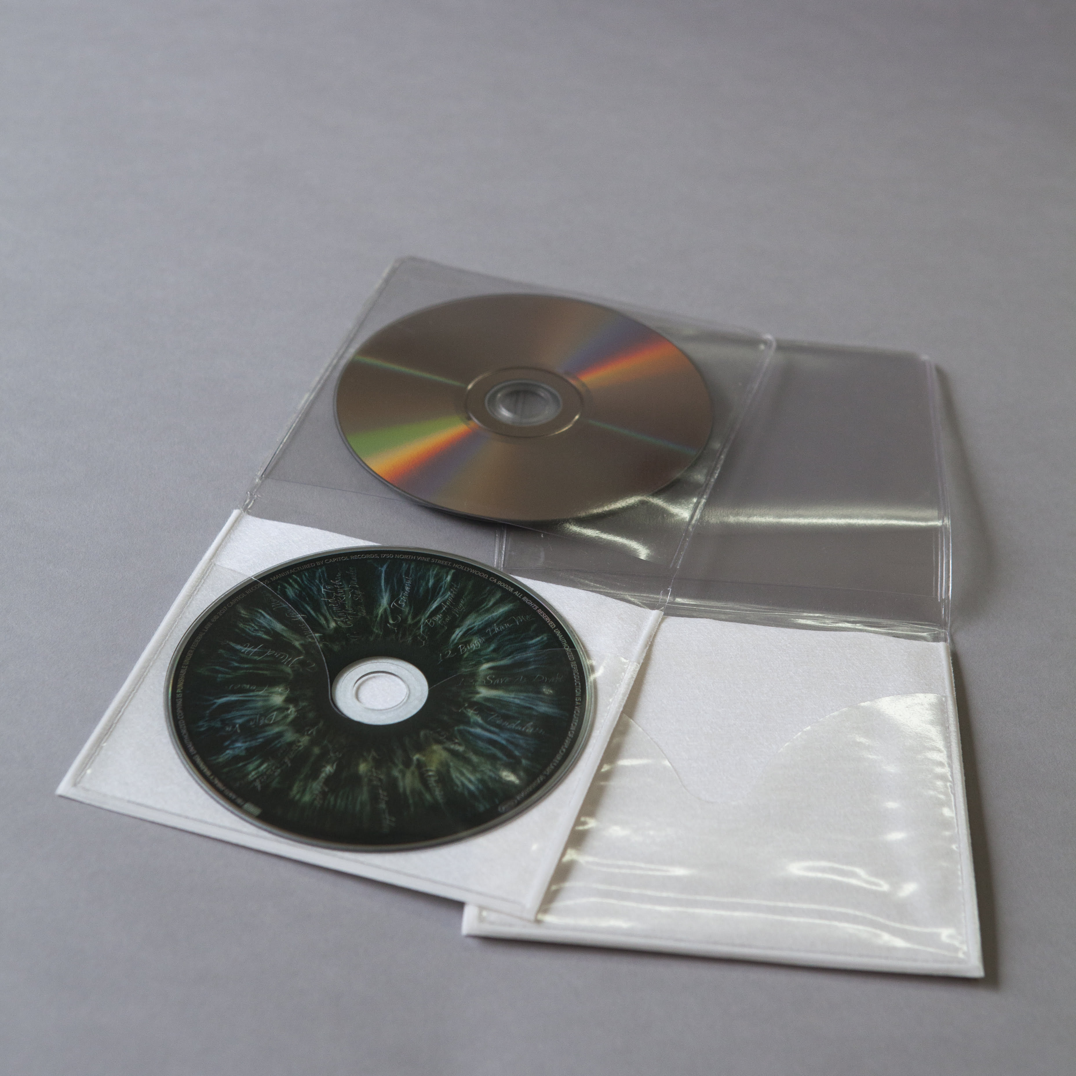 Non-adhesive CD sleeve for 1 to 3 CDs (with flap)